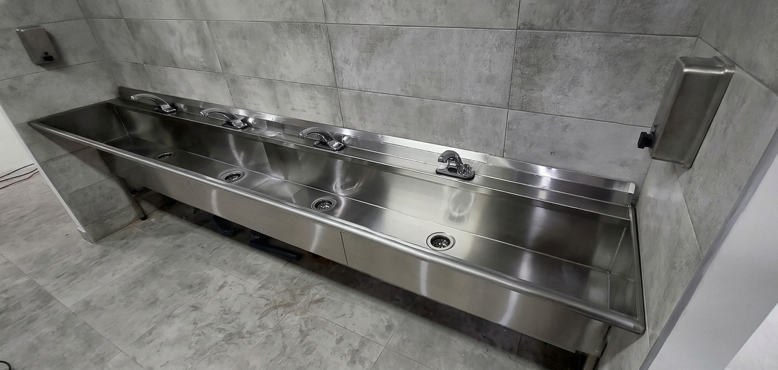 Lavamanos en acero inoxidable a medida